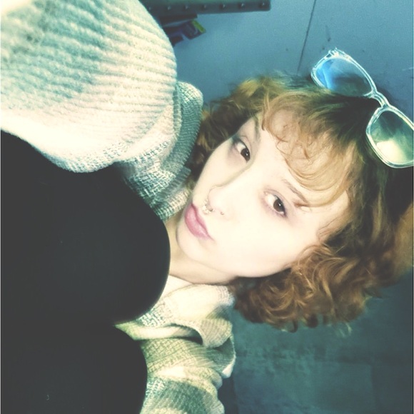 Meet your Posher, Breanna - Picture 1 of 1